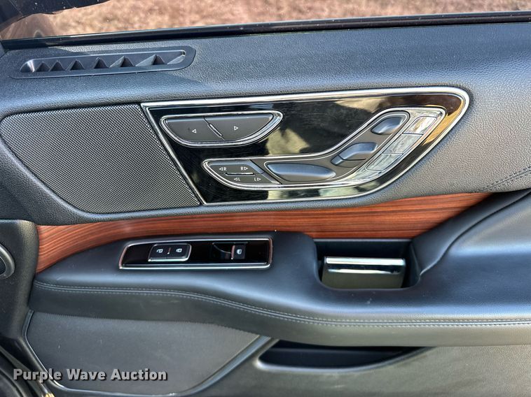 image for item EJ4874 2021 Lincoln  Navigator  SUV