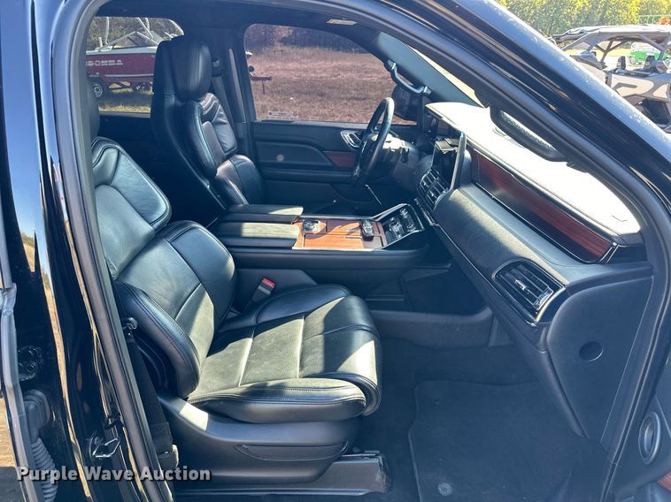 image for item EJ4874 2021 Lincoln  Navigator  SUV