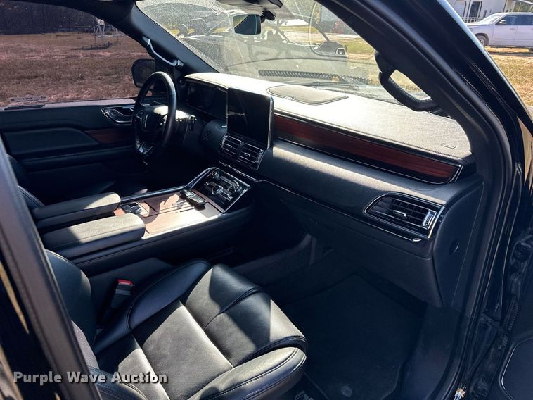 image for item EJ4874 2021 Lincoln  Navigator  SUV