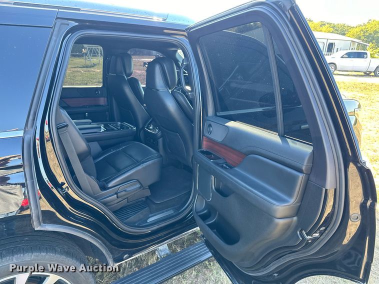 image for item EJ4874 2021 Lincoln  Navigator  SUV