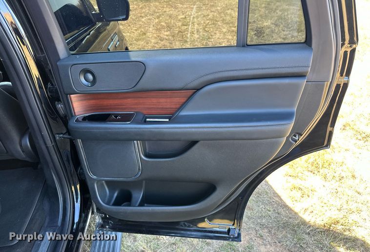 image for item EJ4874 2021 Lincoln  Navigator  SUV