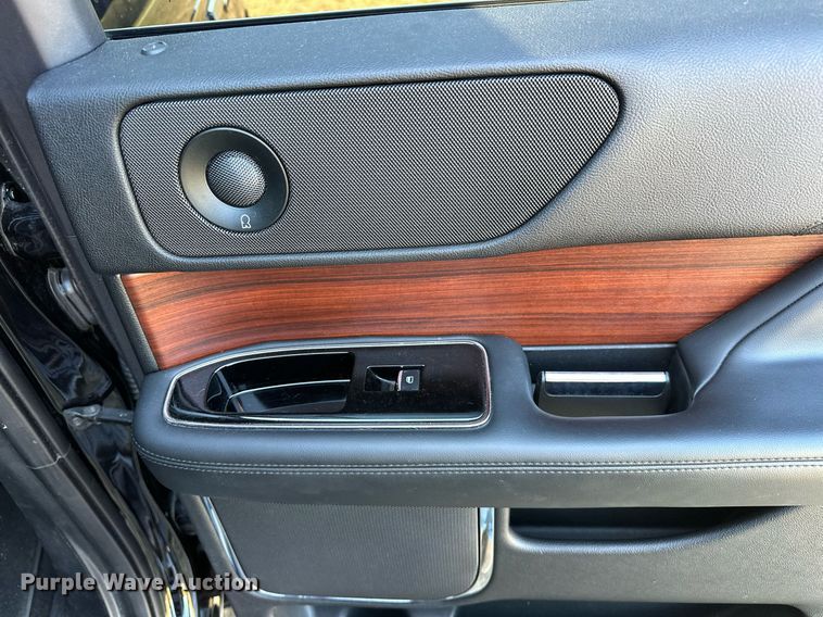 image for item EJ4874 2021 Lincoln  Navigator  SUV