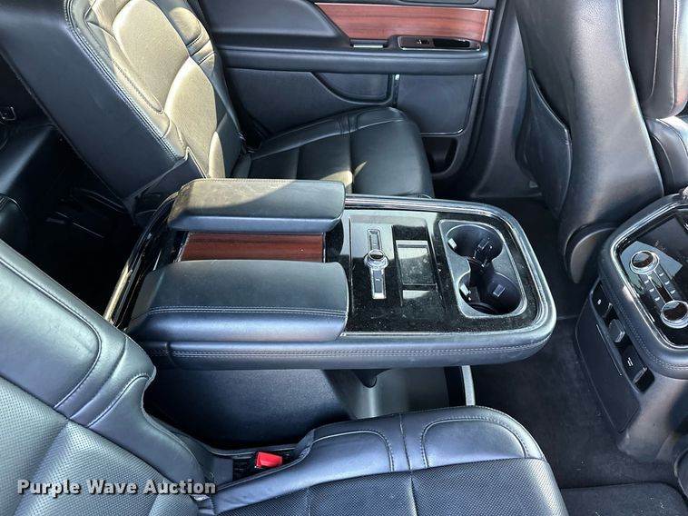 image for item EJ4874 2021 Lincoln  Navigator  SUV