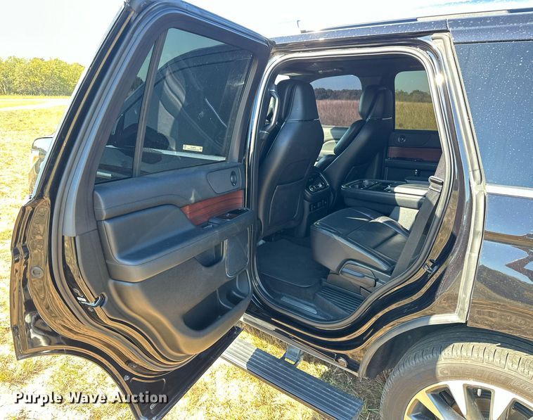 image for item EJ4874 2021 Lincoln  Navigator  SUV