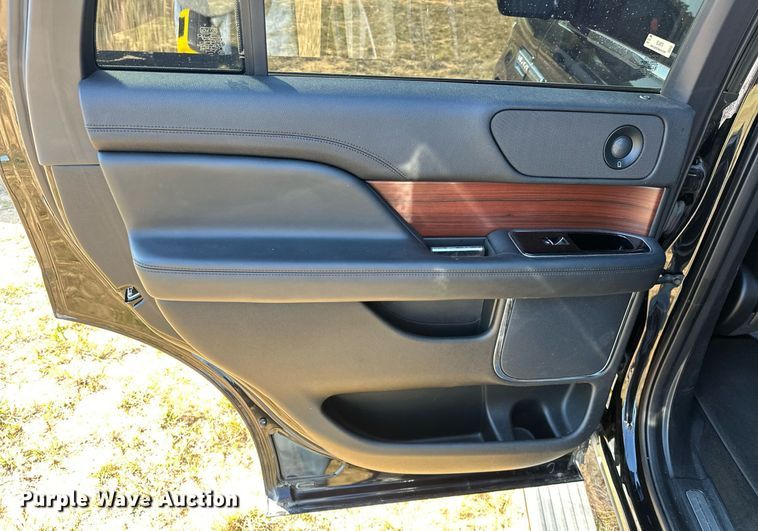 image for item EJ4874 2021 Lincoln  Navigator  SUV