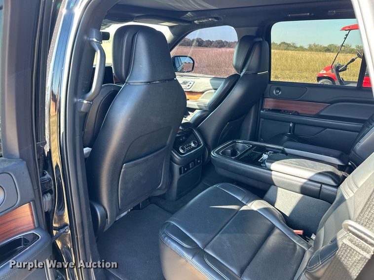 image for item EJ4874 2021 Lincoln  Navigator  SUV