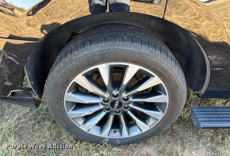 image for item EJ4874 2021 Lincoln  Navigator  SUV