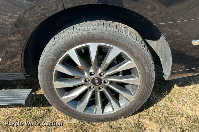 image for item EJ4874 2021 Lincoln  Navigator  SUV