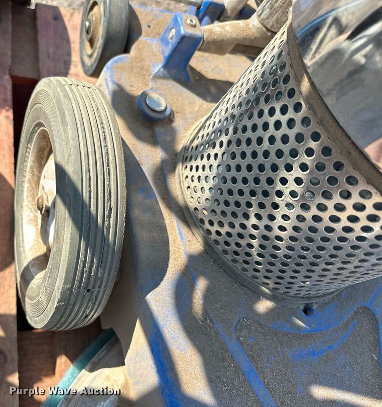 image for item EJ4905 (2) floor cleaners 