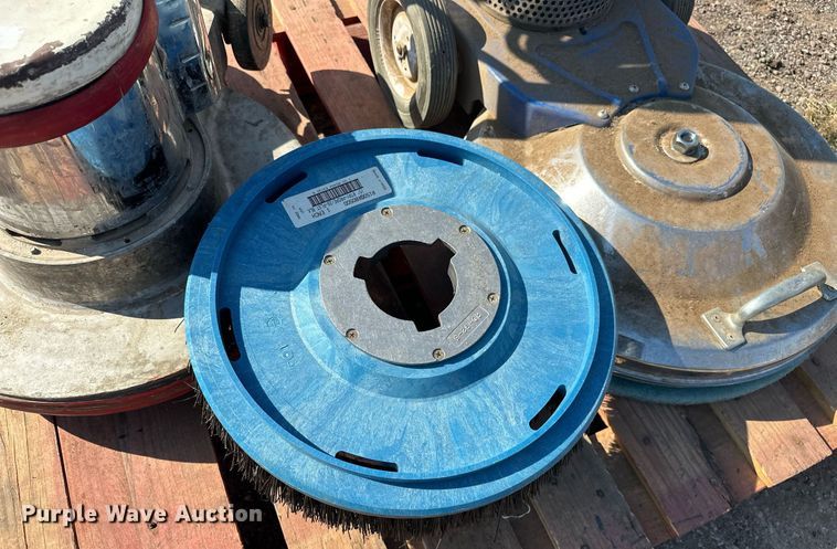 image for item EJ4905 (2) floor cleaners 