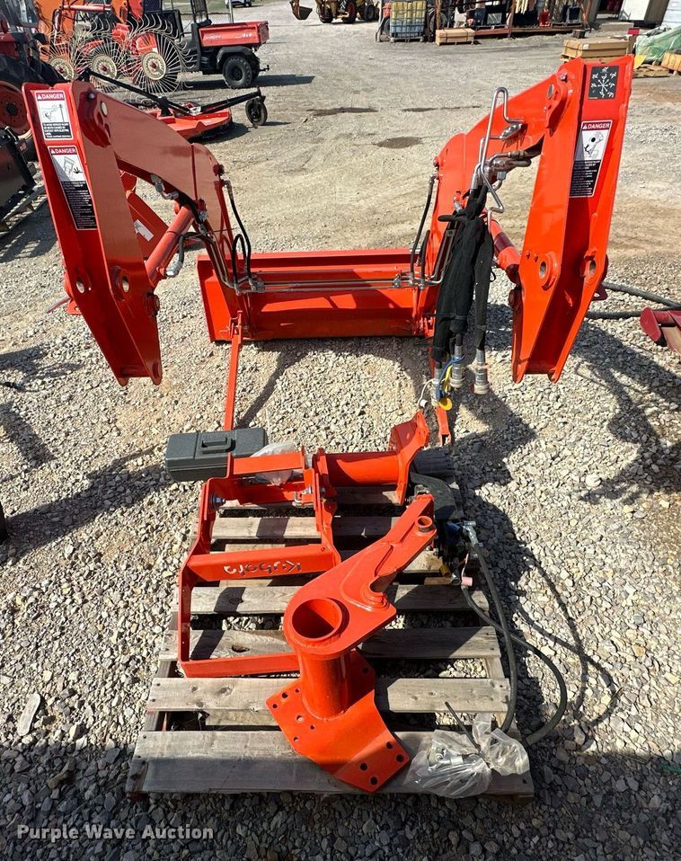 image for item EJ4982 Kubota LA526FL loader