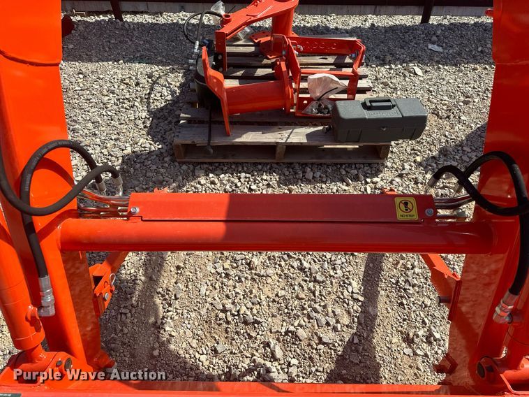 image for item EJ4982 Kubota LA526FL loader