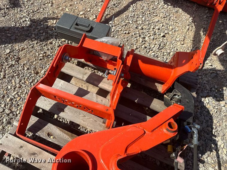 image for item EJ4982 Kubota LA526FL loader