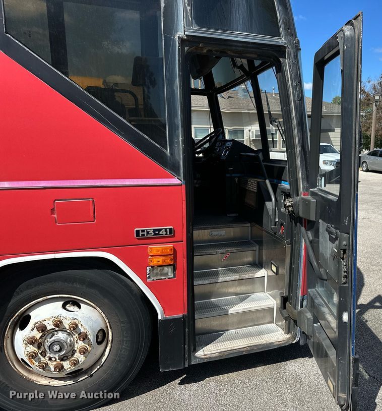 image for item EJ8987 1995 Prevost  H3-41 coach bus