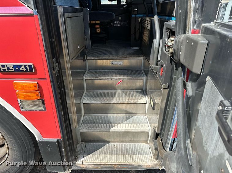 image for item EJ8987 1995 Prevost  H3-41 coach bus