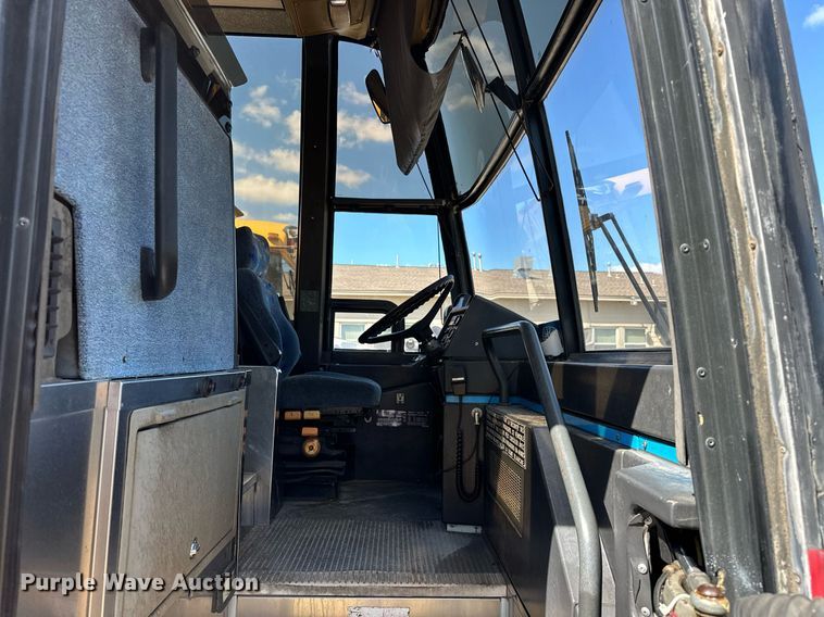 image for item EJ8987 1995 Prevost  H3-41 coach bus