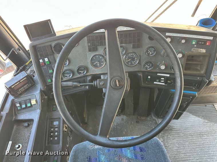 image for item EJ8987 1995 Prevost  H3-41 coach bus