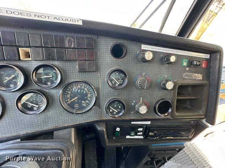 image for item EJ8987 1995 Prevost  H3-41 coach bus