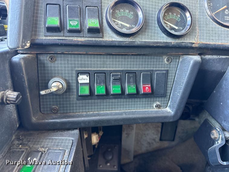 image for item EJ8987 1995 Prevost  H3-41 coach bus