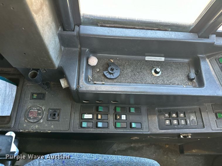 image for item EJ8987 1995 Prevost  H3-41 coach bus