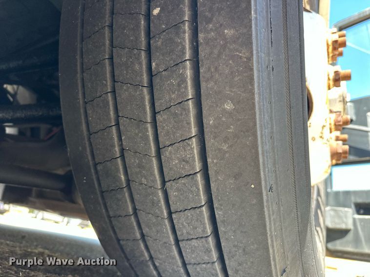 image for item EJ8987 1995 Prevost  H3-41 coach bus