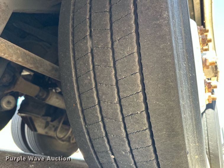 image for item EJ8987 1995 Prevost  H3-41 coach bus