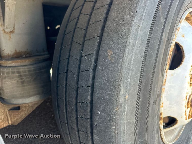 image for item EJ8987 1995 Prevost  H3-41 coach bus