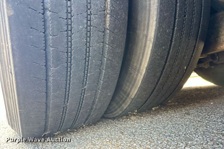 image for item EJ8987 1995 Prevost  H3-41 coach bus