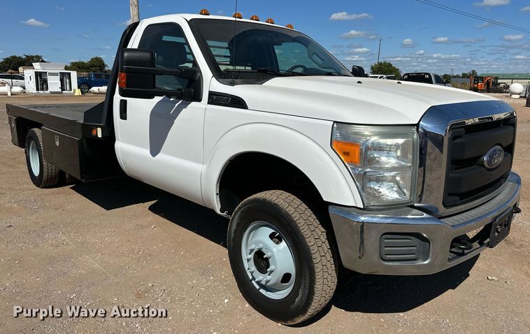 image for item EJ8988 2015 Ford F350 Super Duty  flatbed pickup truck