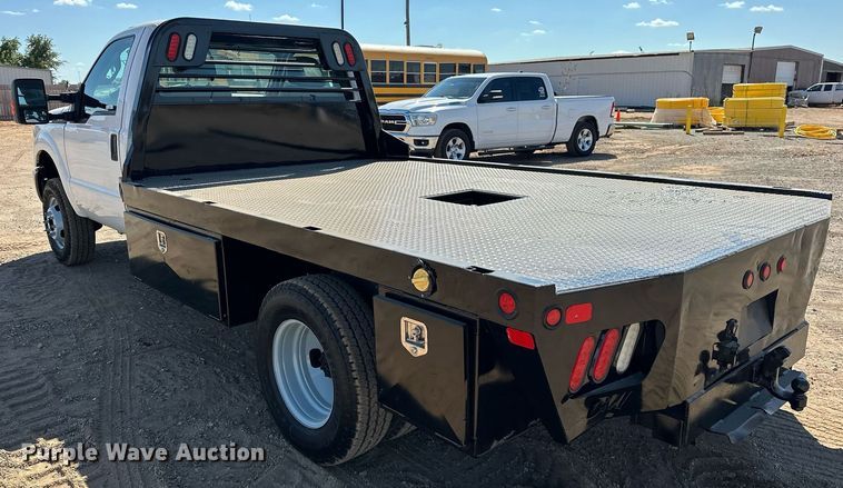 image for item EJ8988 2015 Ford F350 Super Duty  flatbed pickup truck