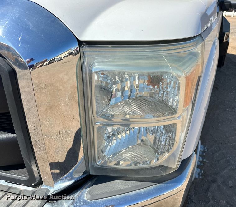 image for item EJ8988 2015 Ford F350 Super Duty  flatbed pickup truck