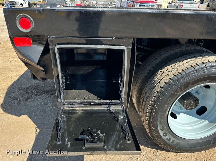 image for item EJ8988 2015 Ford F350 Super Duty  flatbed pickup truck