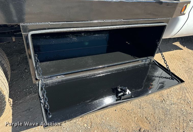 image for item EJ8988 2015 Ford F350 Super Duty  flatbed pickup truck