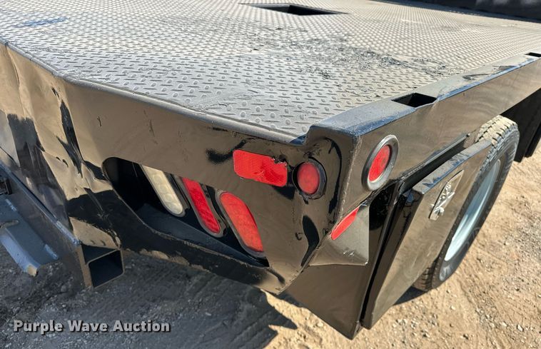 image for item EJ8988 2015 Ford F350 Super Duty  flatbed pickup truck