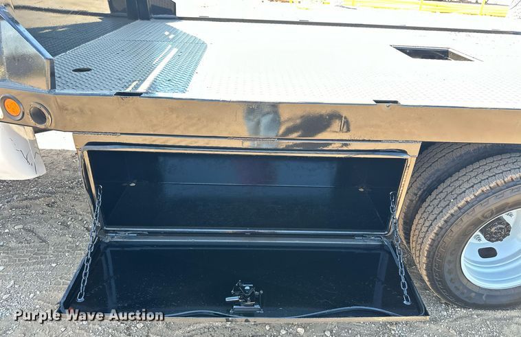 image for item EJ8988 2015 Ford F350 Super Duty  flatbed pickup truck