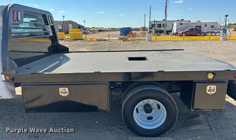 image for item EJ8988 2015 Ford F350 Super Duty  flatbed pickup truck