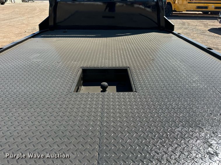 image for item EJ8988 2015 Ford F350 Super Duty  flatbed pickup truck