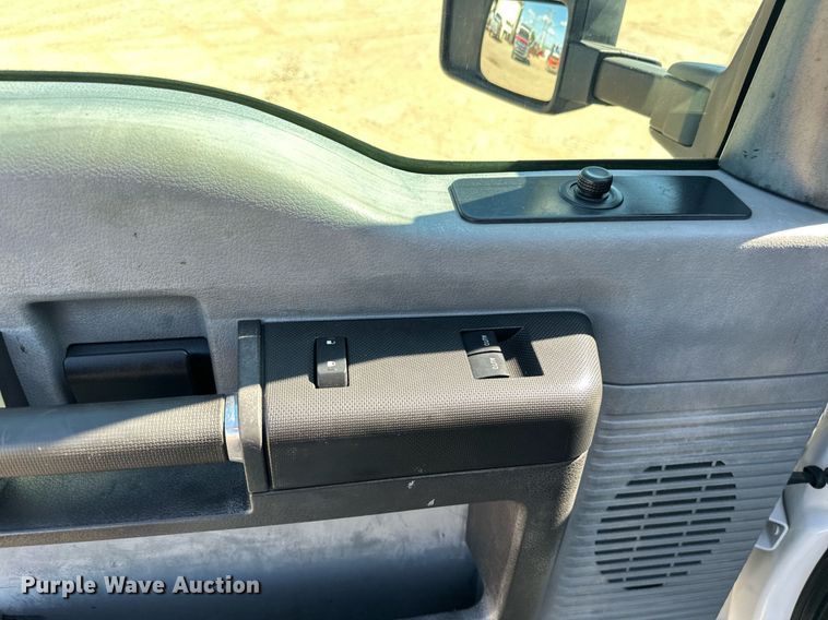 image for item EJ8988 2015 Ford F350 Super Duty  flatbed pickup truck