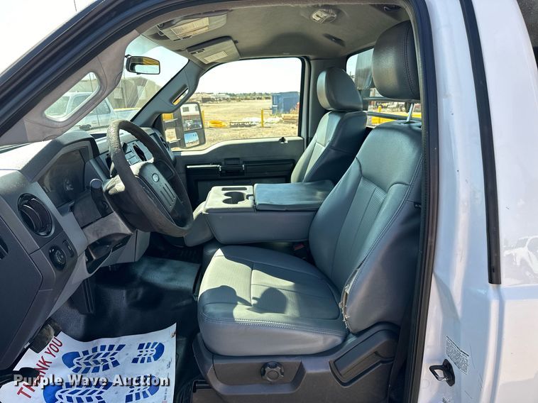 image for item EJ8988 2015 Ford F350 Super Duty  flatbed pickup truck