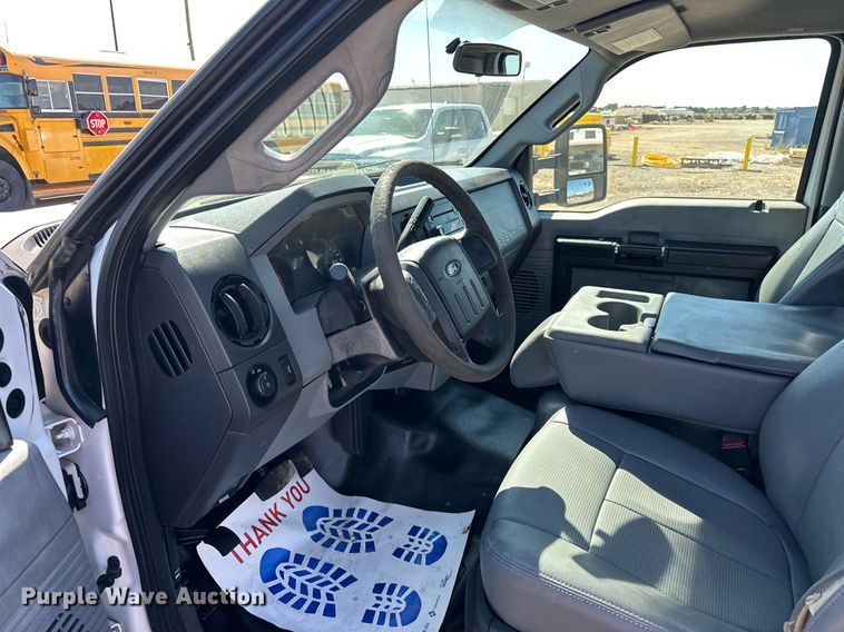 image for item EJ8988 2015 Ford F350 Super Duty  flatbed pickup truck