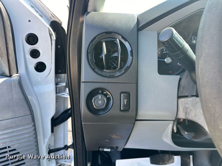 image for item EJ8988 2015 Ford F350 Super Duty  flatbed pickup truck