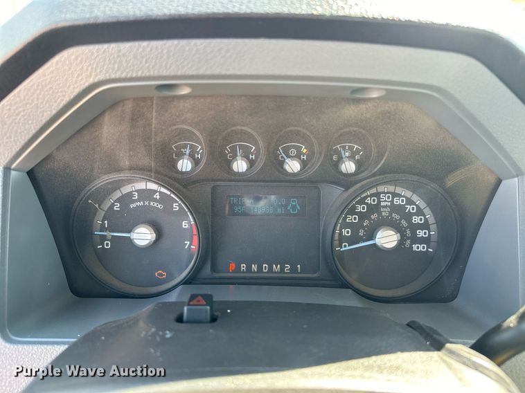 image for item EJ8988 2015 Ford F350 Super Duty  flatbed pickup truck