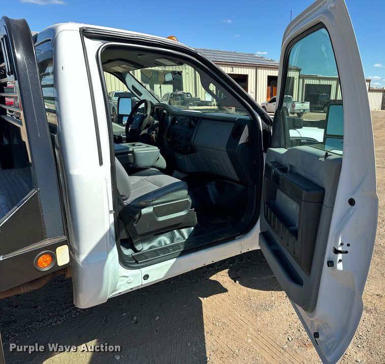 image for item EJ8988 2015 Ford F350 Super Duty  flatbed pickup truck