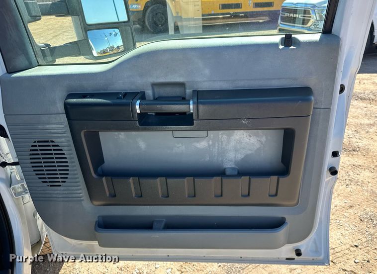 image for item EJ8988 2015 Ford F350 Super Duty  flatbed pickup truck