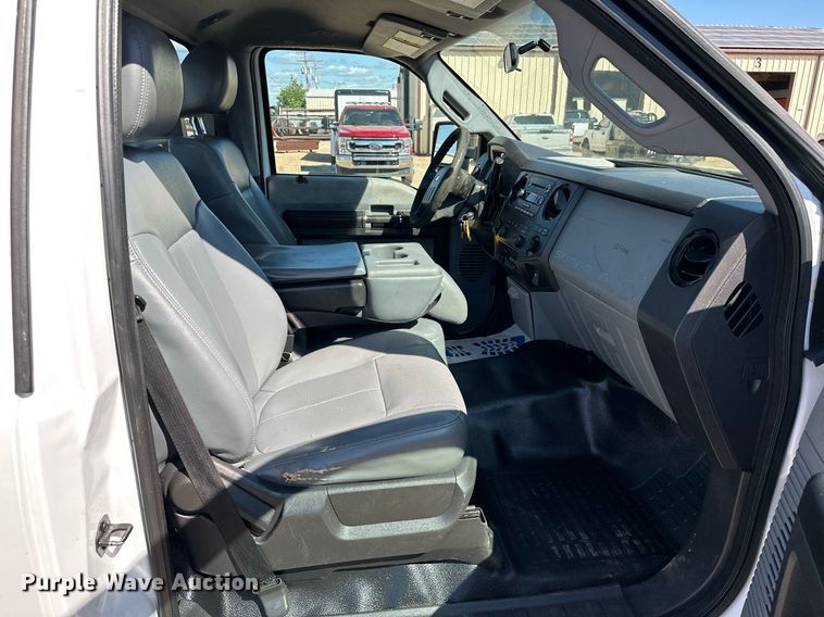 image for item EJ8988 2015 Ford F350 Super Duty  flatbed pickup truck