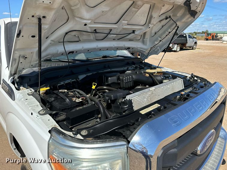 image for item EJ8988 2015 Ford F350 Super Duty  flatbed pickup truck