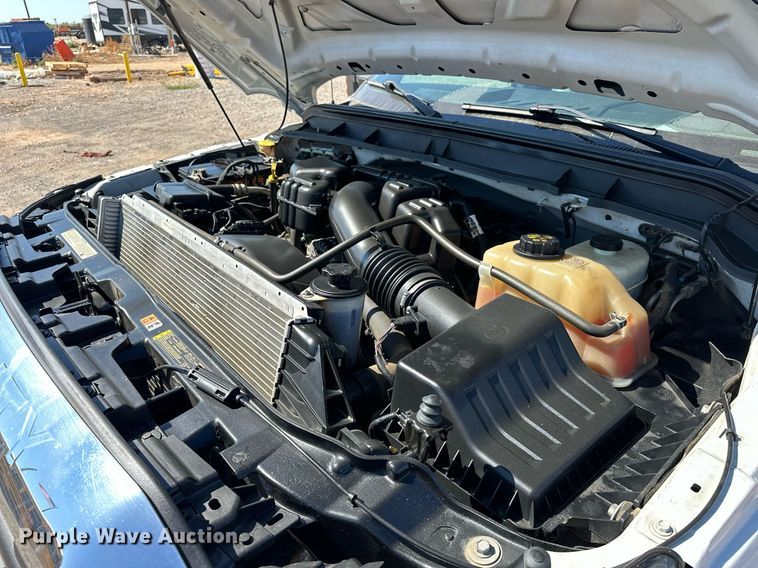 image for item EJ8988 2015 Ford F350 Super Duty  flatbed pickup truck