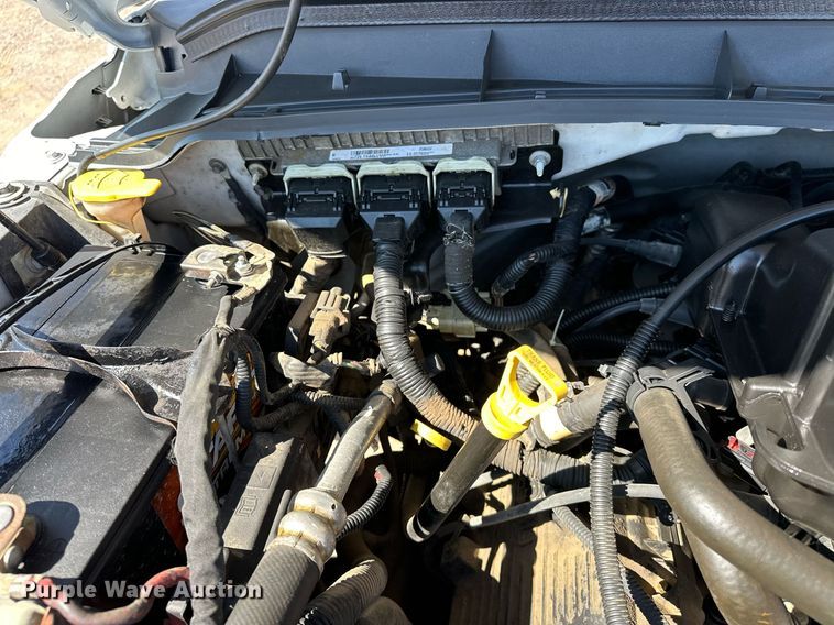 image for item EJ8988 2015 Ford F350 Super Duty  flatbed pickup truck