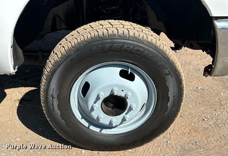 image for item EJ8988 2015 Ford F350 Super Duty  flatbed pickup truck