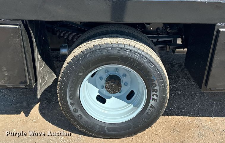 image for item EJ8988 2015 Ford F350 Super Duty  flatbed pickup truck